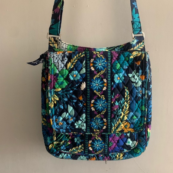 Vera Bradley Handbags - Vera Bradley Crossbody Bag